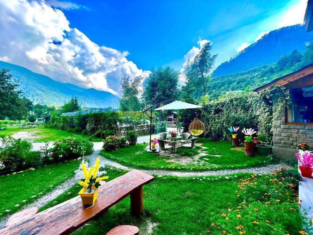 Himalayan Fort Resort, Manali - ! Riverside Property !! Big Lawn With Bonfire !! Best Selling !! Scenic River & Mountais View !! Big Parking !! Luxury Balcony Rooms !! Playing Zone !! Property Of The Year ! M 98160-43600 Екстериор снимка