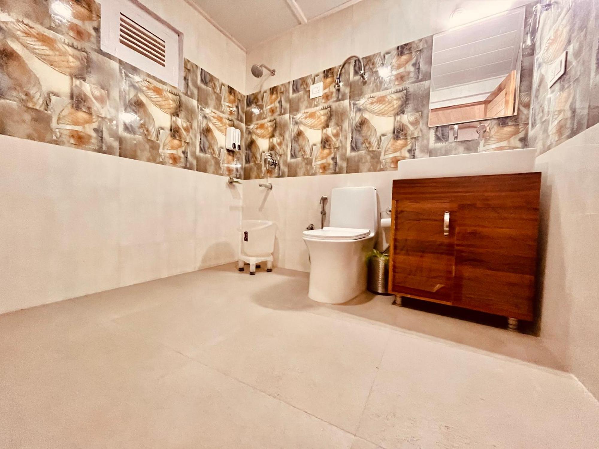 Himalayan Fort Resort, Manali - ! Riverside Property !! Big Lawn With Bonfire !! Best Selling !! Scenic River & Mountais View !! Big Parking !! Luxury Balcony Rooms !! Playing Zone !! Property Of The Year ! M 98160-43600 Екстериор снимка