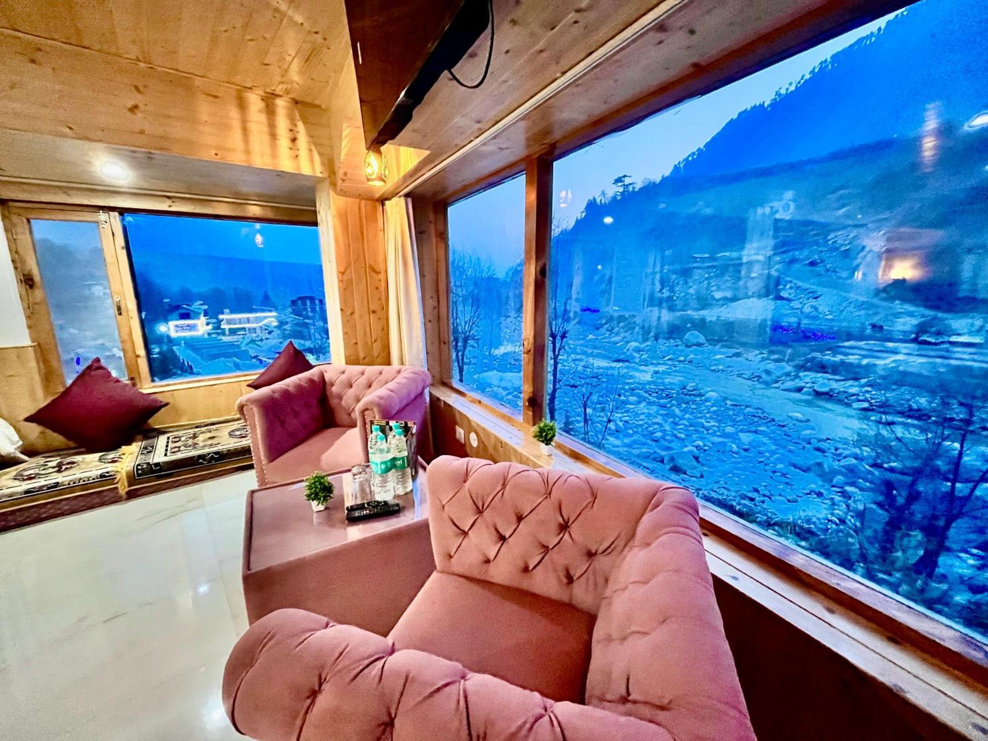 Himalayan Fort Resort, Manali - ! Riverside Property !! Big Lawn With Bonfire !! Best Selling !! Scenic River & Mountais View !! Big Parking !! Luxury Balcony Rooms !! Playing Zone !! Property Of The Year ! M 98160-43600 Екстериор снимка