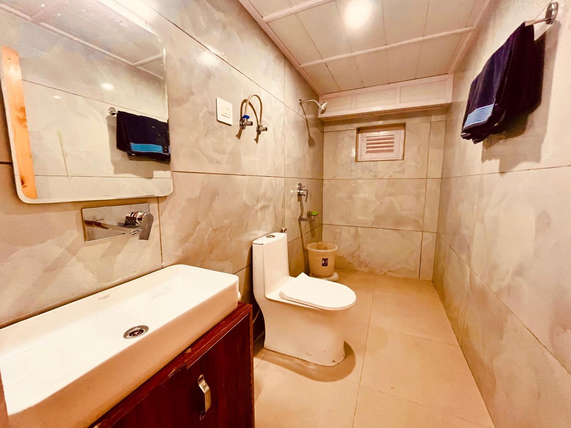 Himalayan Fort Resort, Manali - ! Riverside Property !! Big Lawn With Bonfire !! Best Selling !! Scenic River & Mountais View !! Big Parking !! Luxury Balcony Rooms !! Playing Zone !! Property Of The Year ! M 98160-43600 Екстериор снимка